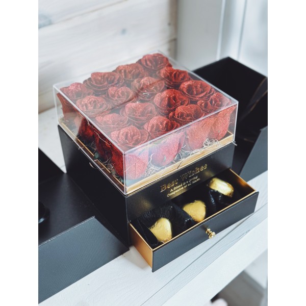 Box with red roses KT01