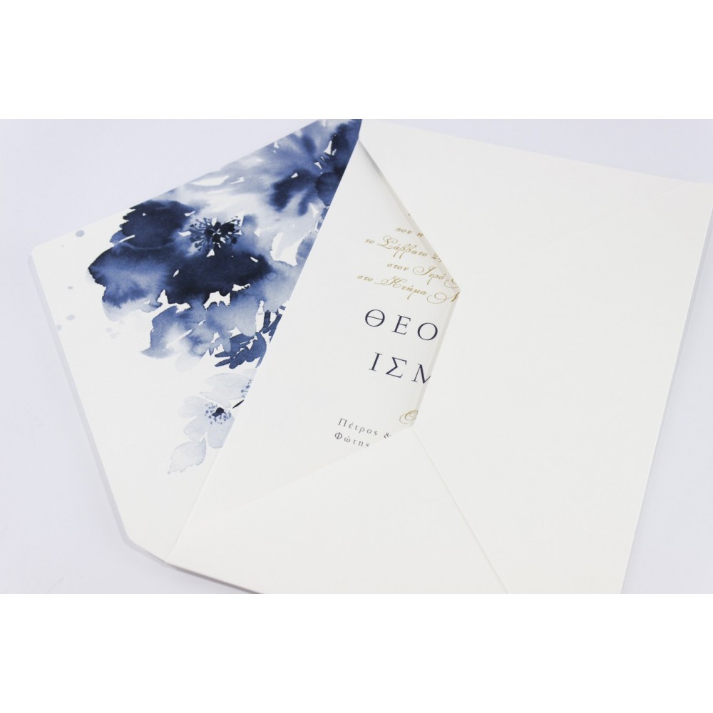 Σύγχρονο προσκλητήριο γάμου ΤΓ7696 με μοντέρνο αφηρημένο floral design σε λευκούς και μπλέ χρωματισμούς.